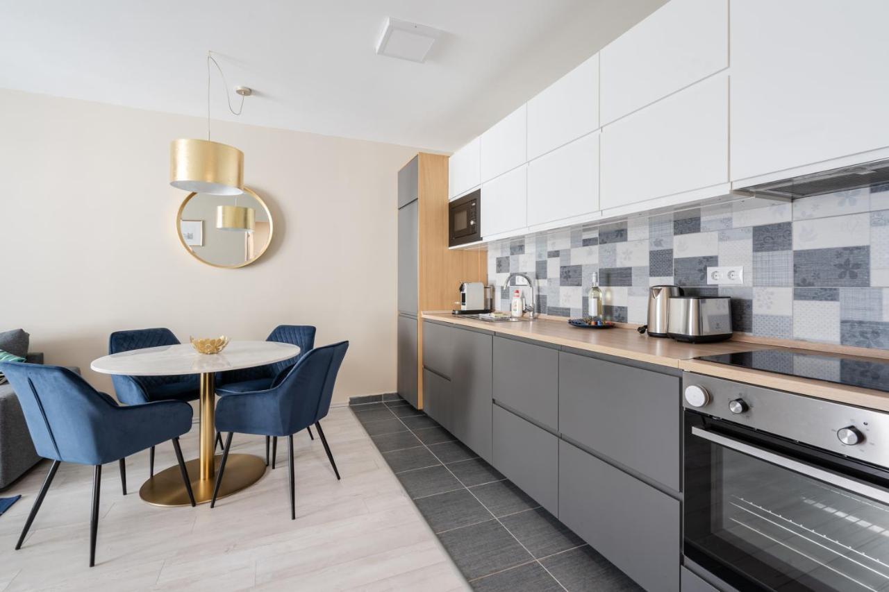 Navy Angel Apartment With Balcony Budapest Luaran gambar