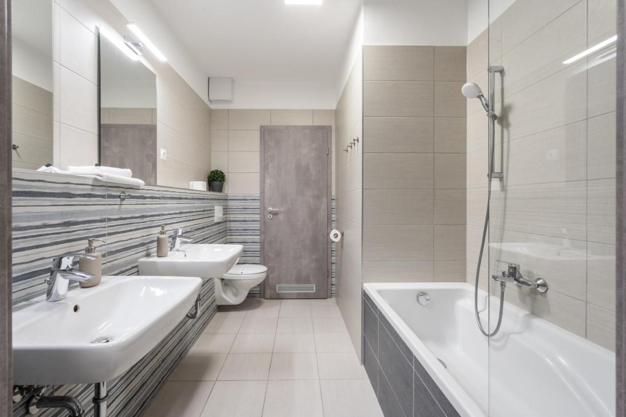 Navy Angel Apartment With Balcony Budapest Luaran gambar