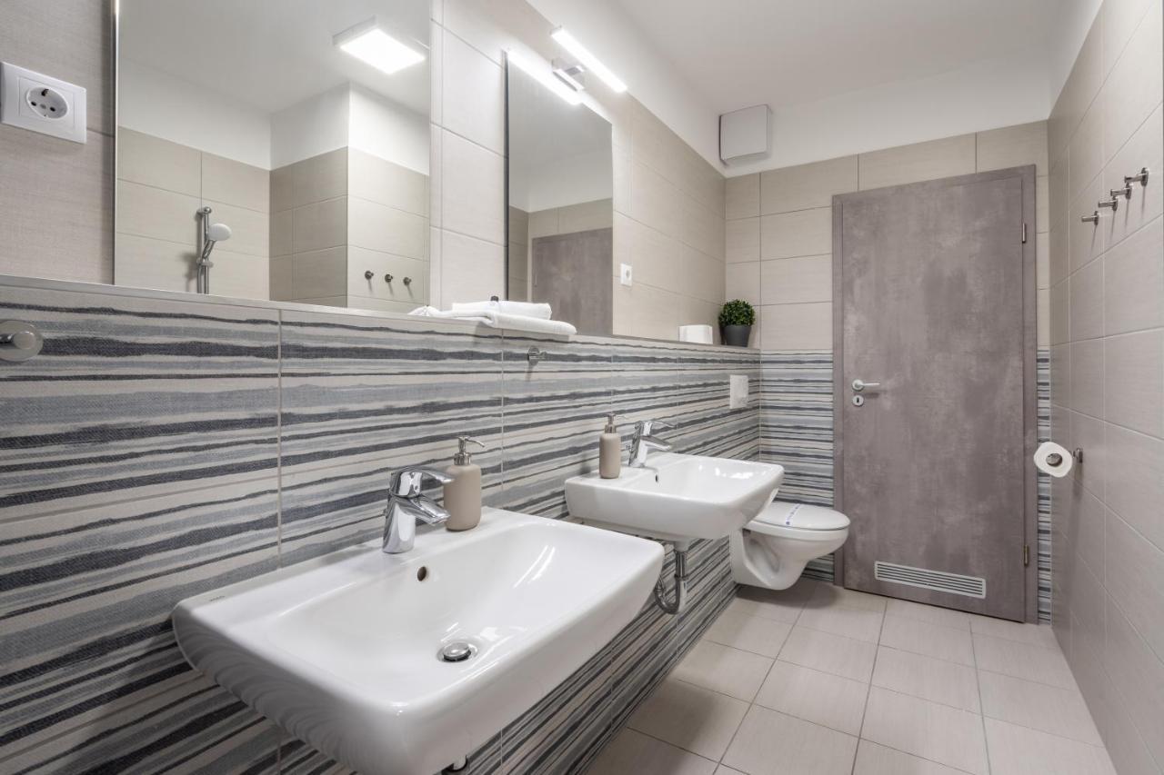 Navy Angel Apartment With Balcony Budapest Luaran gambar